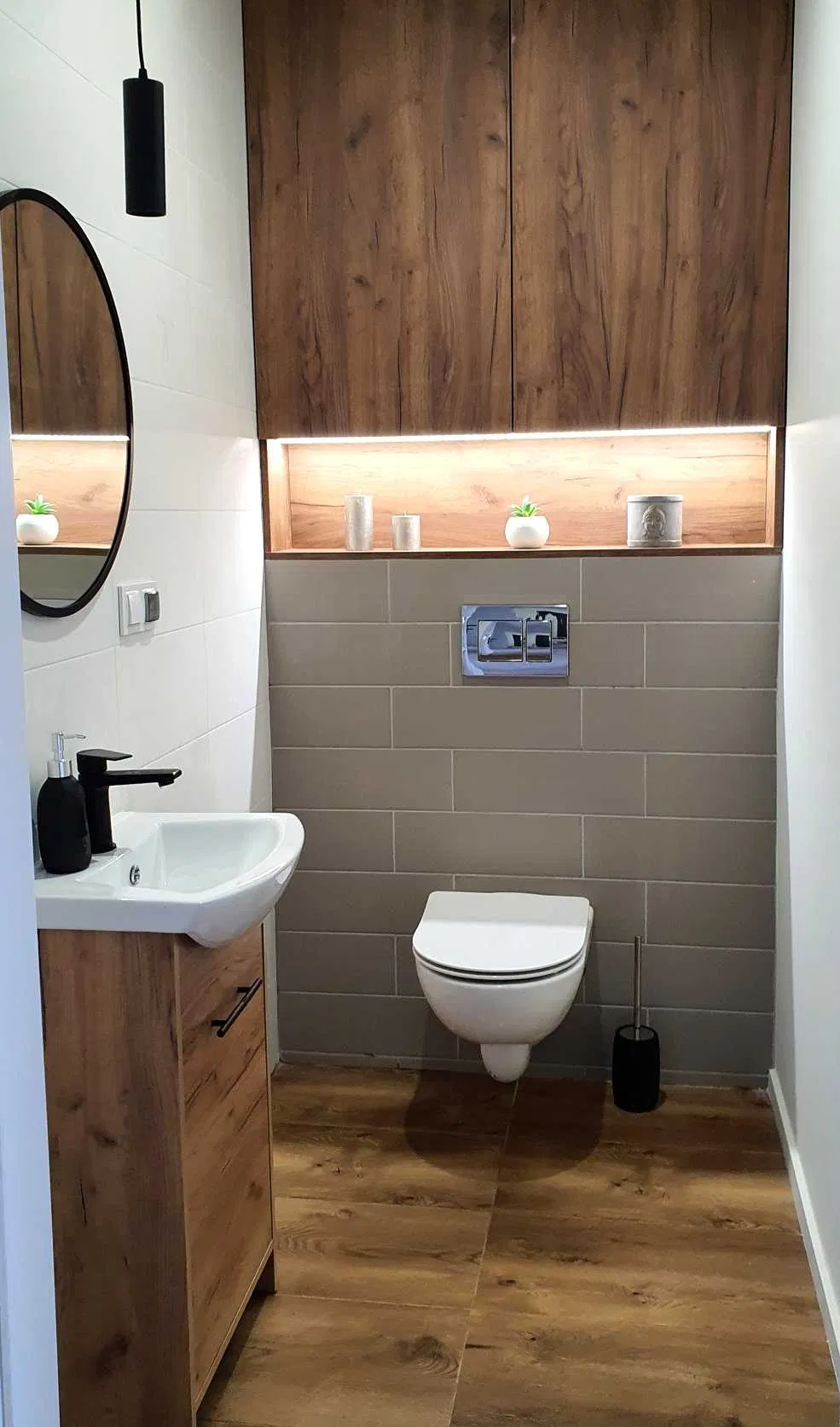 Zabudowa WC i szafki